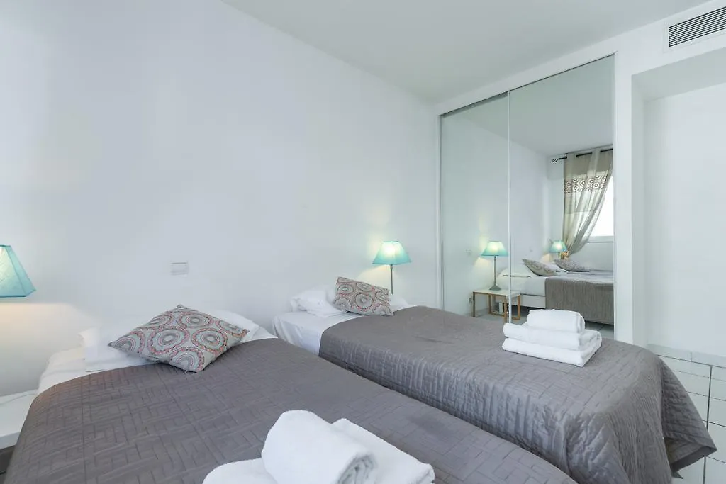 Cannes Bai Apartment