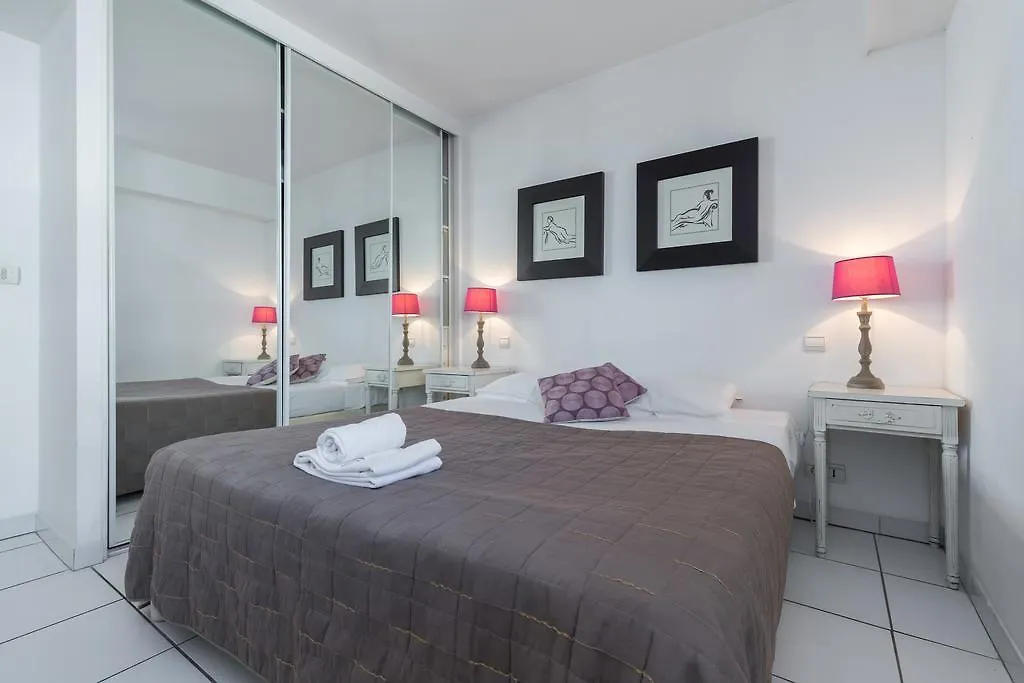 Cannes Bai Apartment